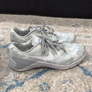 Nike Women's Camouflage Gray Athletic Shoes